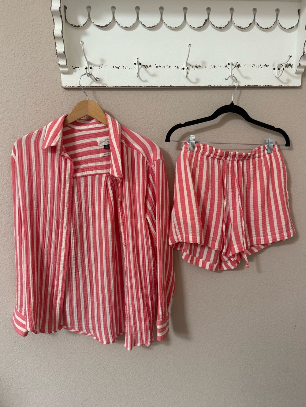 Universal Thread Pink White Striped 2 Piece Set Shirt Shorts L S